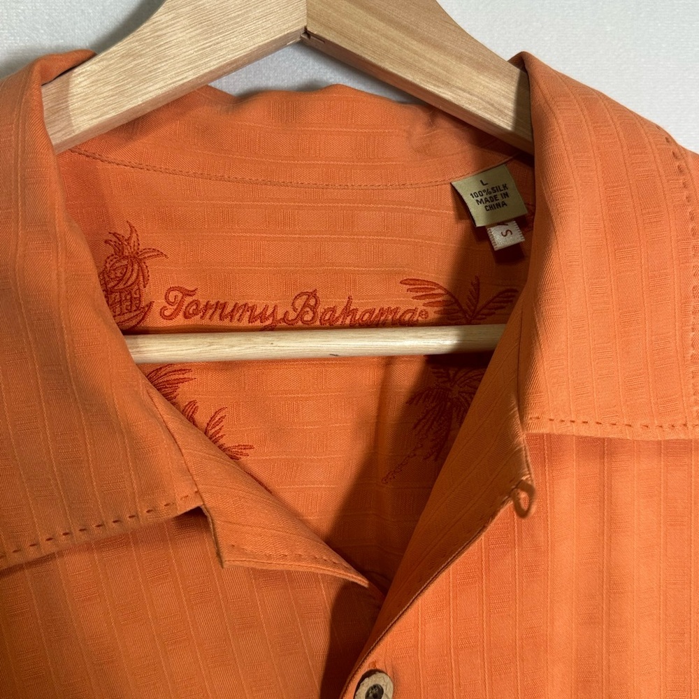 Tommy Bahama Mens Large Orange 100% Silk Short Sleeve Button Up Camp Shirt - Picture 3 of 4